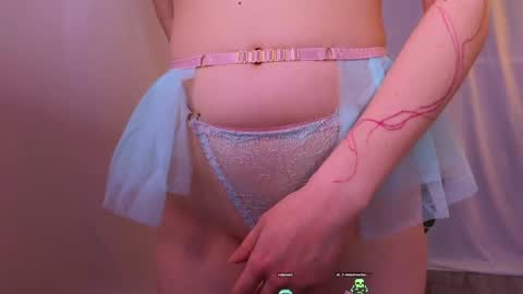 Snapshot of alisia_spinnet chatting on December 16, 2024, 1:22 pm Alisia online show from December 16, 2024, 1:22 pm