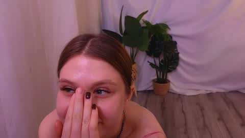 Snapshot of alisia_spinnet chatting on December 20, 2024, 2:05 pm Alisia online show from December 20, 2024, 2:05 pm