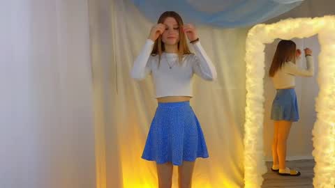 Snapshot of alisia_spinnet chatting on January 14, 2025, 7:17 am Alisia online show from January 14, 2025, 7:17 am