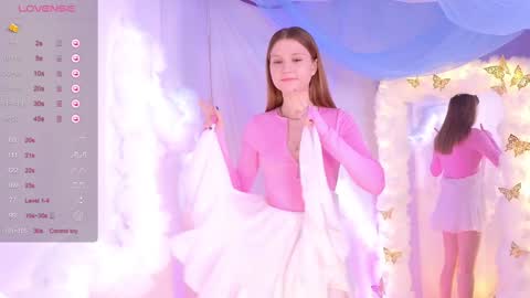 Snapshot of alisia_spinnet chatting on February 3, 2025, 7:29 am Alisia online show from February 3, 2025, 7:29 am