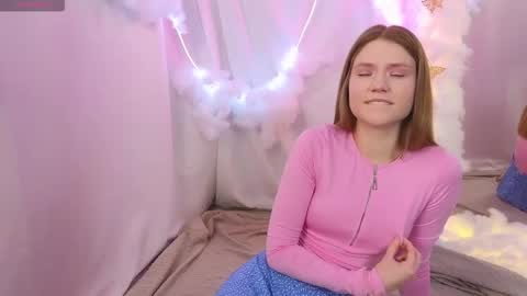 Snapshot of alisia_spinnet chatting on October 12, 2025, 9:30 am Alisia online show from October 12, 2025, 9:30 am