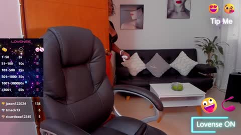 Alisson online show from December 19, 2024, 5:18 pm