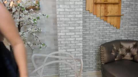 alisonn_doll online show from December 15, 2025, 1:04 pm