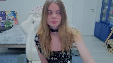 Snapshot of alisontiny chatting on October 13, 2025, 6:24 am Alison online show from October 13, 2025, 6:24 am