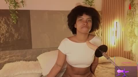 Mia online show from November 19, 2025, 2:50 pm