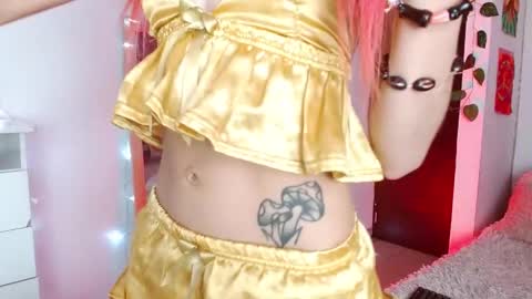 Snapshot of alissesallie_ chatting on December 6, 2024, 5:53 am alissesallie_ online show from December 6, 2024, 5:53 am