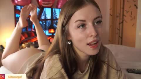 Snapshot of alitaangel_ chatting on December 3, 2025, 5:22 pm A L I T A online show from December 3, 2025, 5:22 pm