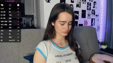 Snapshot of alivialovely chatting on December 3, 2025, 9:29 am Alivia online show from December 3, 2025, 9:29 am