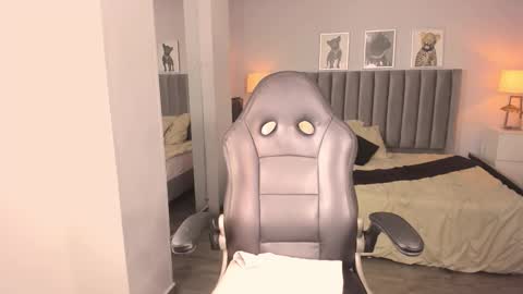 Snapshot of alix_18 chatting on September 21, 2025, 11:23 am alix_18 online show from September 21, 2025, 11:23 am