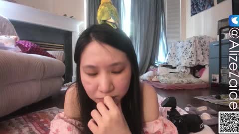 Alize Zaide online show from November 11, 2025, 8:09 pm