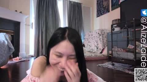 Alize Zaide online show from December 1, 2025, 8:47 pm