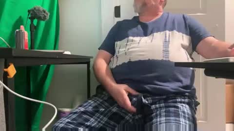 Allergictolove online show from January 19, 2025, 10:49 pm