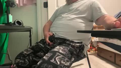 Allergictolove online show from November 1, 2025, 1:57 pm