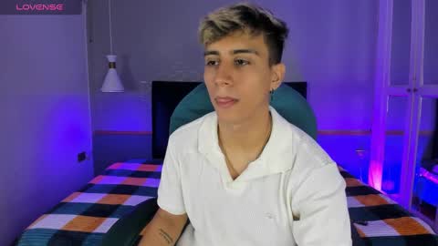 Snapshot of allexcano chatting on February 22, 2025, 5:35 pm Allex online show from February 22, 2025, 5:35 pm