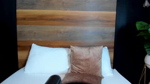 Snapshot of allie_bruce chatting on September 25, 2025, 2:37 am A L L I E online show from September 25, 2025, 2:37 am