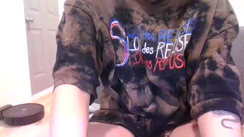 Snapshot of alliebearx chatting on February 23, 2025, 6:01 pm alliebearx online show from February 23, 2025, 6:01 pm