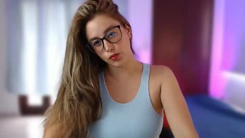 allieemod online show from February 10, 2025, 8:00 pm