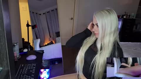 Snapshot of alliefyre chatting on October 22, 2025, 2:34 am Allie Fyre online show from October 22, 2025, 2:34 am