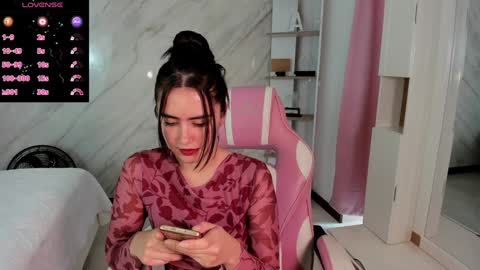 Snapshot of allisonpalmer chatting on March 9, 2025, 3:05 pm Allison Palmer online show from March 9, 2025, 3:05 pm