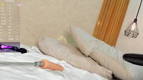 Snapshot of allisonroberts_ chatting on January 8, 2025, 1:21 am Alli online show from January 8, 2025, 1:21 am