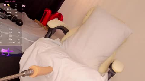 Snapshot of allisonroberts_ chatting on March 4, 2025, 11:00 pm Alli online show from March 4, 2025, 11:00 pm