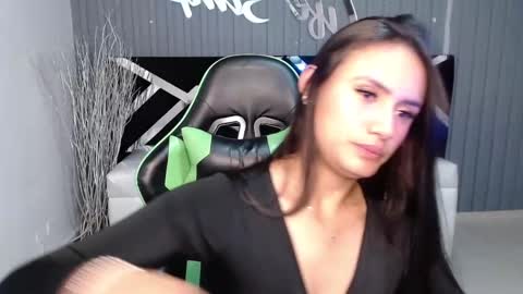 Snapshot of allisson_a chatting on January 4, 2025, 12:37 am Allisson online show from January 4, 2025, 12:37 am