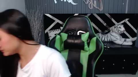 Snapshot of allisson_a chatting on February 19, 2025, 3:28 am Allisson online show from February 19, 2025, 3:28 am