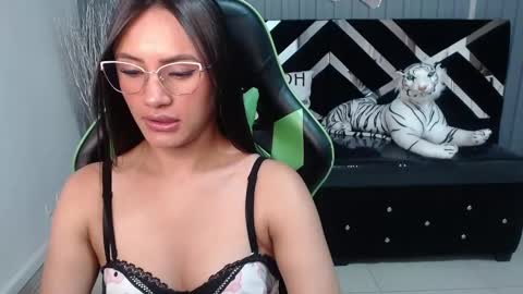 Snapshot of allisson_a chatting on February 21, 2025, 3:23 am Allisson online show from February 21, 2025, 3:23 am