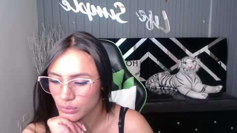 Snapshot of allisson_a chatting on February 21, 2025, 9:34 am Allisson online show from February 21, 2025, 9:34 am