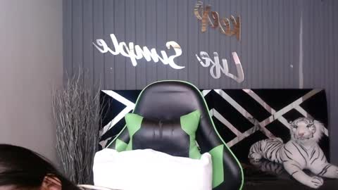 Snapshot of allisson_a chatting on March 8, 2025, 7:05 am Allisson online show from March 8, 2025, 7:05 am