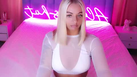 AlwaysHot online show from September 23, 2025, 2:14 am