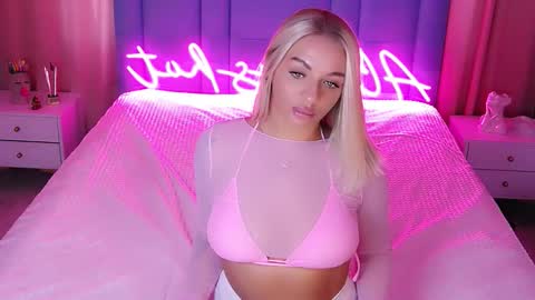 AlwaysHot online show from October 11, 2025, 2:33 am