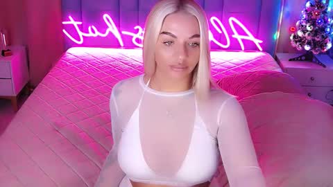 AlwaysHot online show from December 18, 2025, 2:39 am