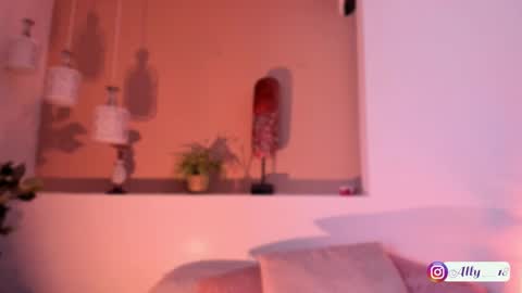 Snapshot of ally_addams chatting on September 16, 2025, 5:08 am Ally online show from September 16, 2025, 5:08 am