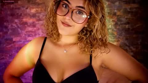 Snapshot of ally_summer chatting on December 2, 2025, 2:28 am ally_summer online show from December 2, 2025, 2:28 am