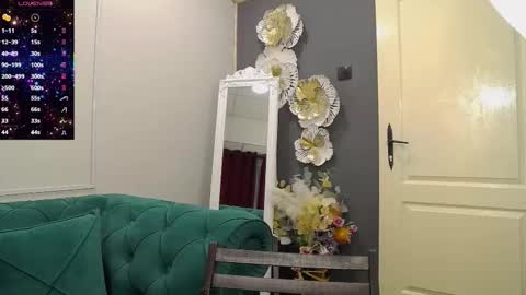         online show from November 21, 2025, 8:40 pm