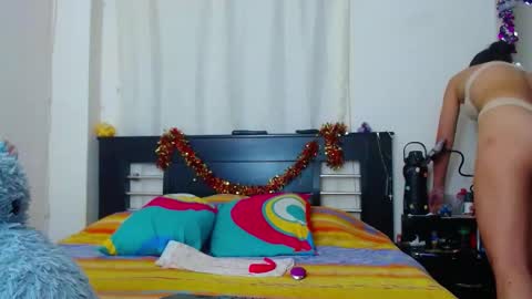 Snapshot of allyson_collins_ chatting on February 26, 2025, 12:16 am Allyson collins online show from February 26, 2025, 12:16 am