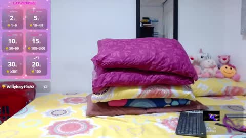 Allysonstonnes online show from November 24, 2025, 10:42 pm