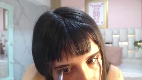 Allysa  online show from November 30, 2025, 1:48 pm