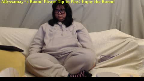 Allyssamay online show from November 25, 2025, 3:17 am