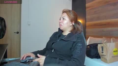 ALMA FENIX  online show from September 30, 2025, 12:10 pm