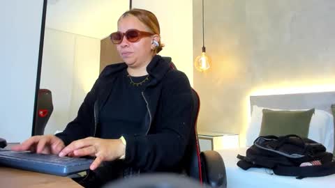 ALMA FENIX  online show from November 28, 2025, 12:52 pm