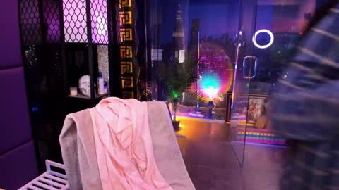 Alma online show from November 19, 2025, 8:25 am