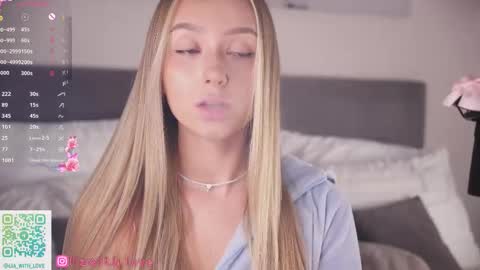 Snapshot of alodiaacomb chatting on September 10, 2025, 3:28 am Lia online show from September 10, 2025, 3:28 am