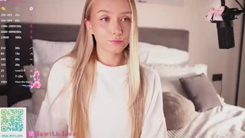 Snapshot of alodiaacomb chatting on September 12, 2025, 3:17 am Lia online show from September 12, 2025, 3:17 am