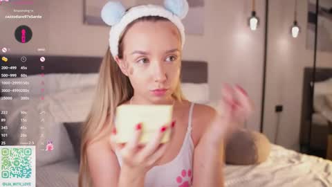 Snapshot of alodiaacomb chatting on October 12, 2025, 2:10 am Lia online show from October 12, 2025, 2:10 am