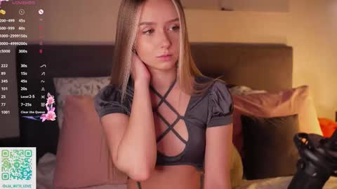 Snapshot of alodiaacomb chatting on November 22, 2025, 3:27 am Lia online show from November 22, 2025, 3:27 am