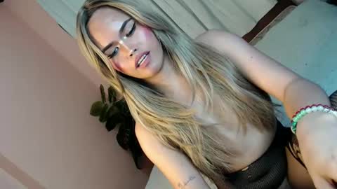 Snapshot of alove_too_last chatting on January 10, 2025, 7:43 pm LEXY online show from January 10, 2025, 7:43 pm