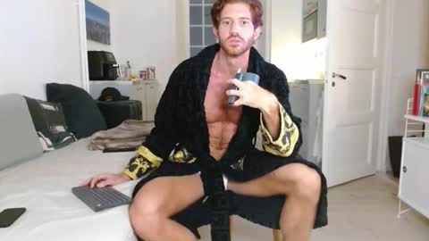 Snapshot of alphahung23 chatting on December 4, 2025, 4:11 am alphahung23 online show from December 4, 2025, 4:11 am