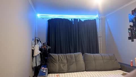 May online show from November 26, 2025, 8:10 pm